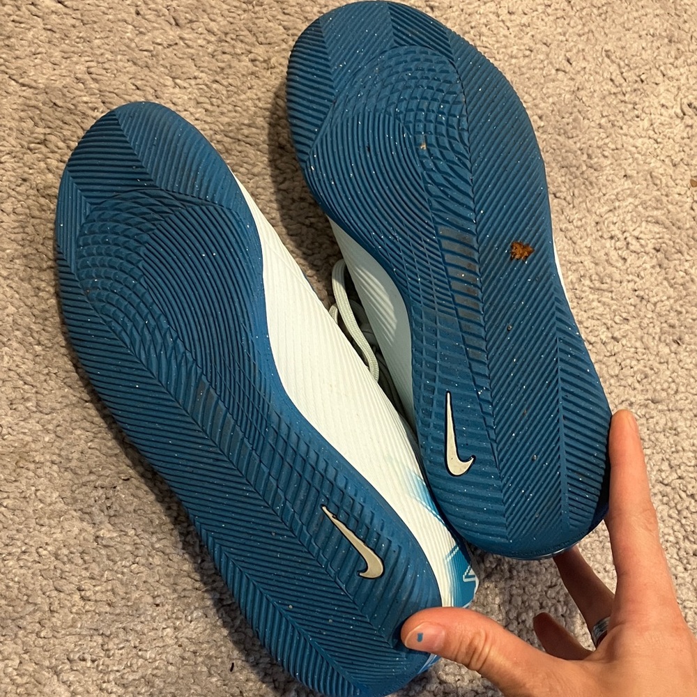 Nike White and Teal Sports Sneakers - Picture 8 of 8